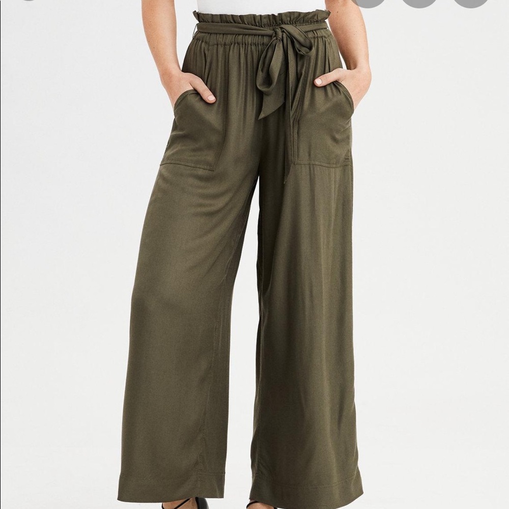 AMERICAN EAGLE ARMY GREEN FLOWY PAPERBAG PANTS